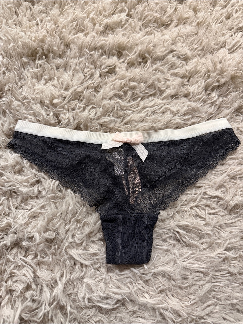 NWT Y2K Vintage Victoria's Secret Lace Thong Small